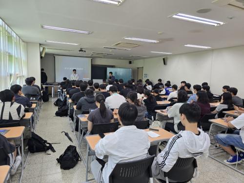 경찰경호 졸업생 에스원 초청 특강 실시