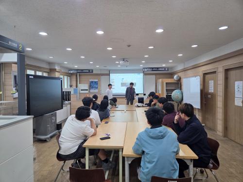 중국인 한국어 연수생 13명, 우리 학과 교수진과 간담회 진행