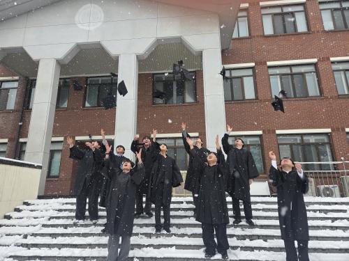 따뜻한 축하 속에 진행된 항공관광&카지노학전공 학위수여식