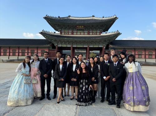 네팔 학생들 한국의 숨결 경복궁 방문