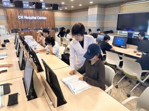 신은숙 학과장( 전 서울대학교병원, 한국보건의료인 국가시험 출제의원) 강의시간