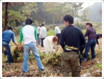 멀뚱 멀뚱 서있음 뭐해!
