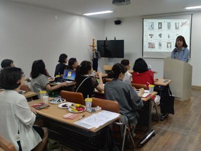 한국미용학회 2019년 메이크업 분과위원회 하계 세미나 2011학번 김현경 선배가 &lsquo;3DPrinting을 활용한 오브제 제작&rsquo;이라는 주제로 특강 진행!!