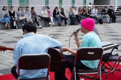 1학년들의 버스킹 공연