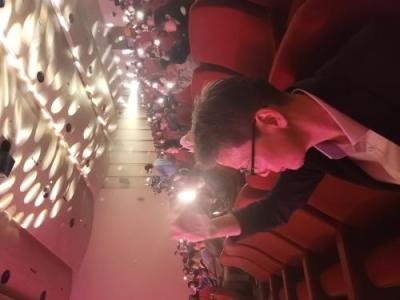 이혁님 노래들으시는 총장님~