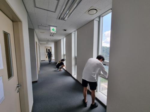 실용음악과 대면 강의를 위한 청소 중입니다