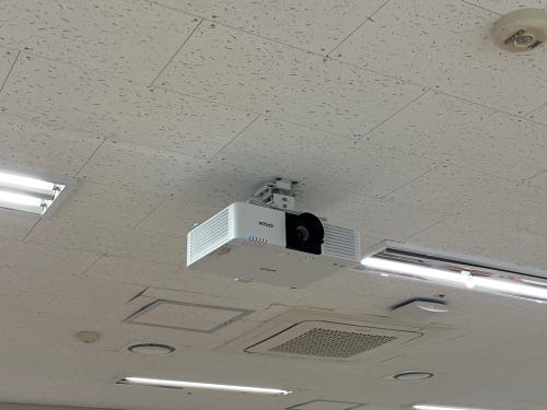 엔터테인먼트학전공 209호 강의실 빔프로젝터 교체