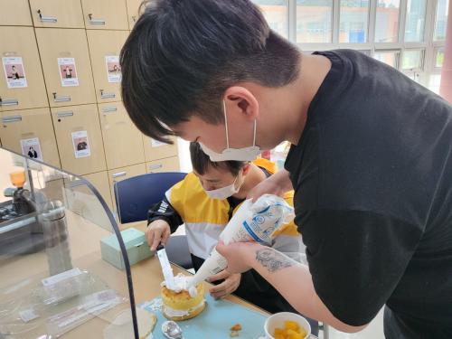 [행복한우리복지관] 2022년도 4월 발달장애인 '홈 카페' 보조 봉사활동