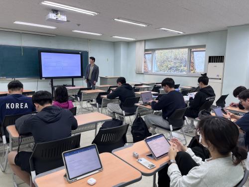 📚탄탄한 이론수업으로 전문 지식을 쌓다!💡💪